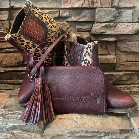 Frye Paige Wristlet - Picture 2 of 15